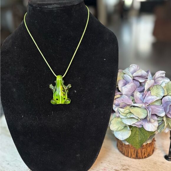NEW! 18” Vintage Handmade Glass Frog Necklace Lobster Clasp & Extension NWT - Picture 1 of 5